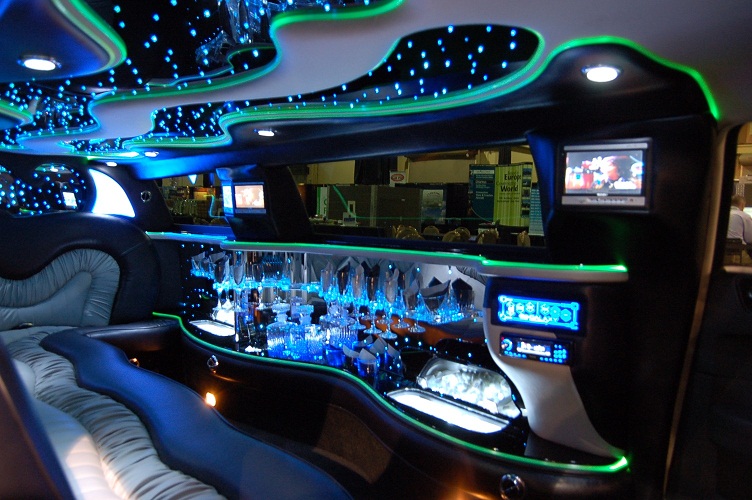Chrysler 300c stretch limo